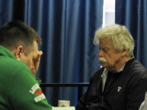 GM Vlastimil Hort (rechts) in seiner Partie gegen Ludger Höllmann