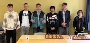 Arseniy, Felix, Alexandru, Kohshiro, Elia und Niklas nach engagiertem Kampf 