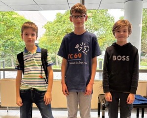 Matvej Cymutta (rechts) Sieger der U10