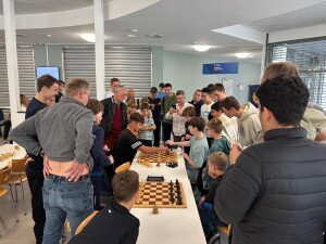 Rouven vs. Alexandru Rouven gewinnt mit einer Sekunde Vorsprung auf Zeit.