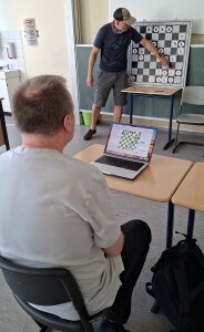 Co-Trainer Andre unterstützt am Laptop